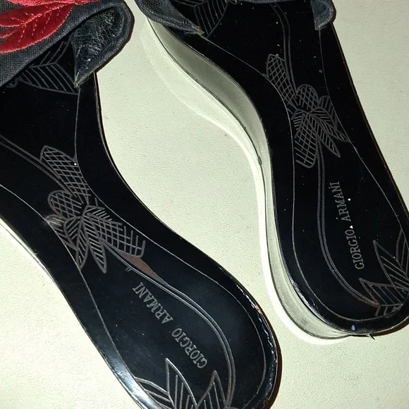 Amazing Giorgio ARMANI Signed Black and Red Women's SANDALS With Red Embroidery - Picture 2 of 5